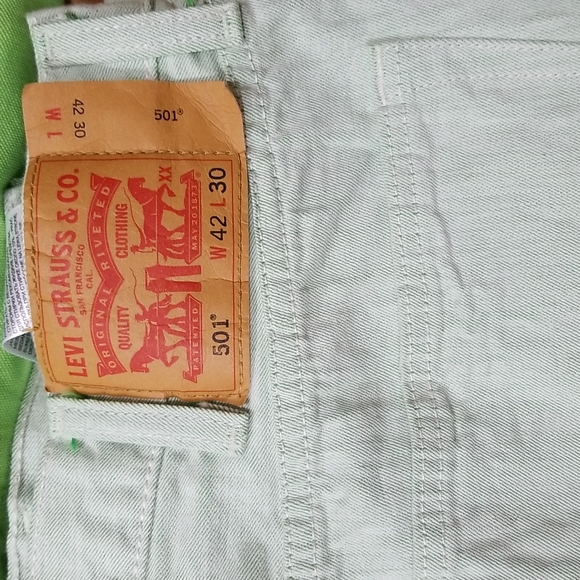 Levis 501 Jean's  42 X 30 - Picture 2 of 7